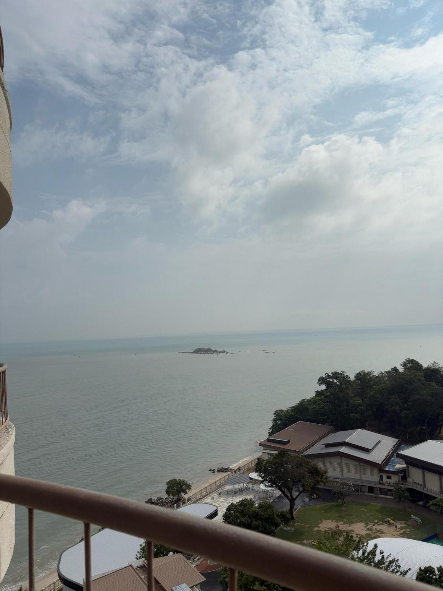 17 Jazz Sweet Beachfront Resort Tanjung Bungah  Exterior photo