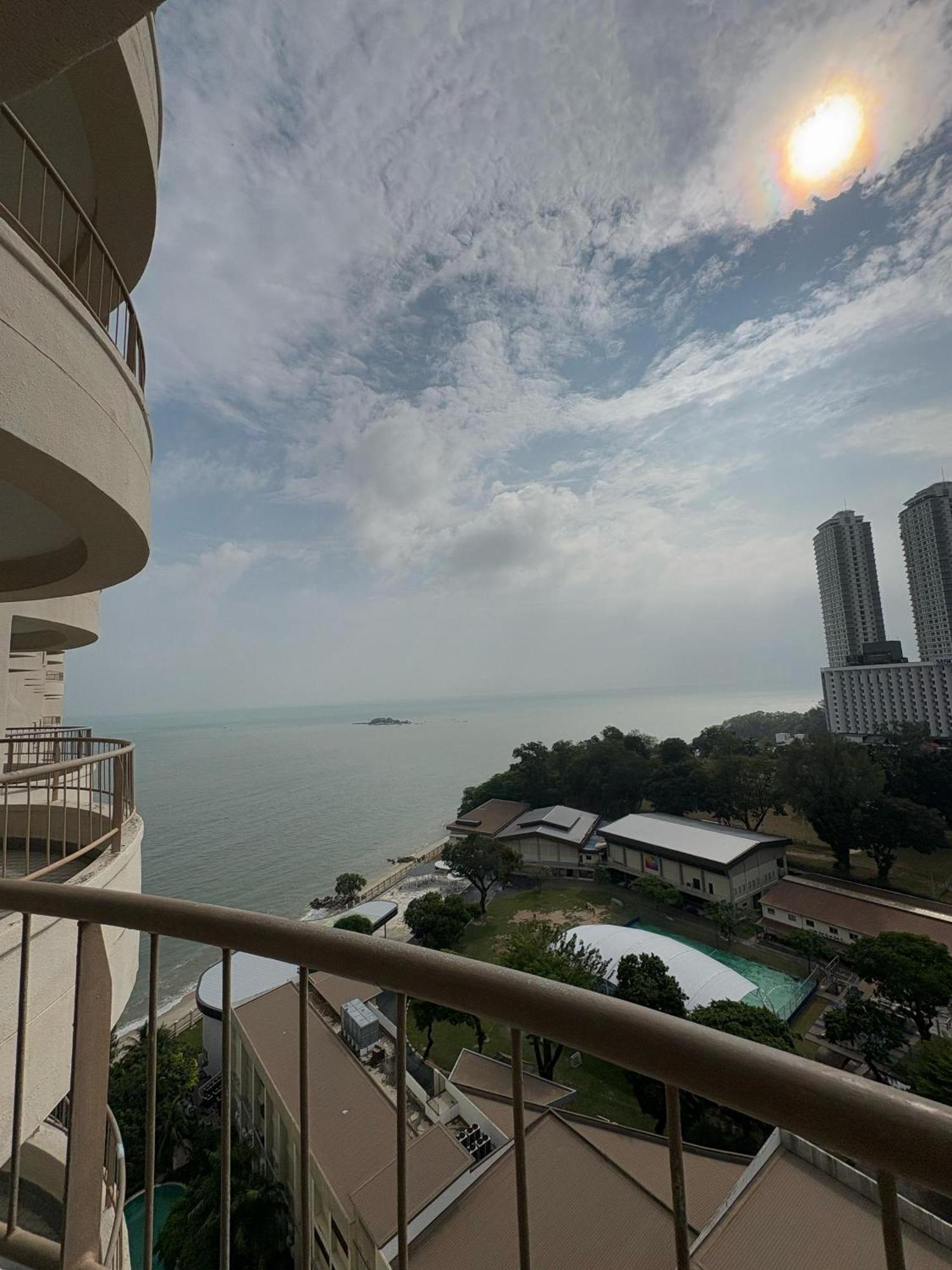 17 Jazz Sweet Beachfront Resort Tanjung Bungah  Exterior photo